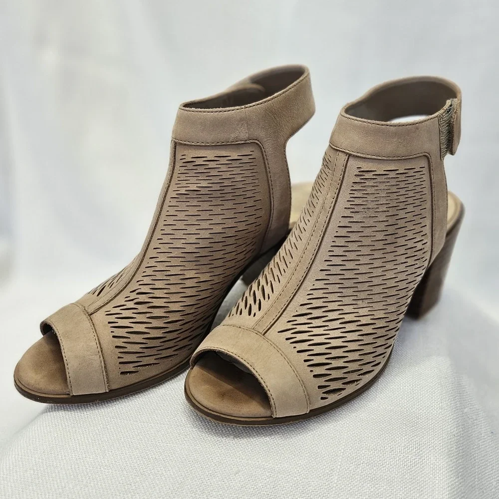 Vince Camuto Lavette Heels Womens 7M Taupe Laser Cut Perforated Peep Toe Booties